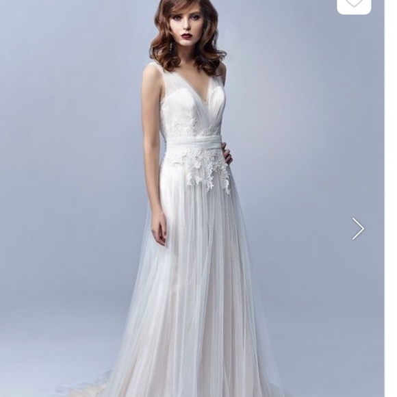 Enzoani Beautiful Bridal BT17-12 Wedding Gown size 4 - Picture 2 of 16